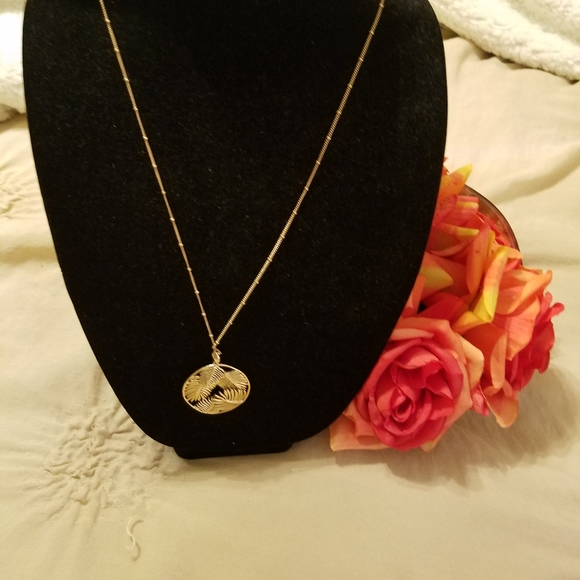 Like New! Stella & Dot Gold Necklace - Picture 2 of 2